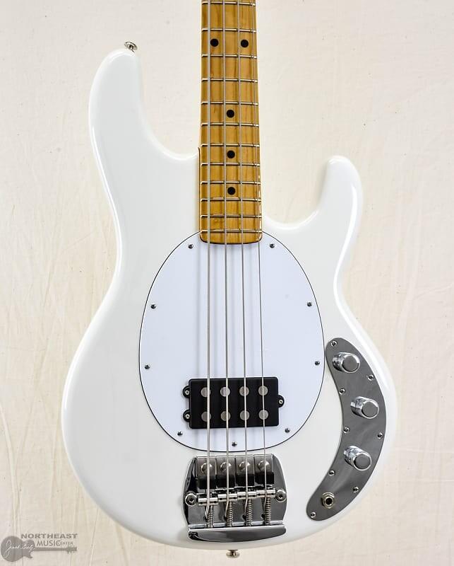 

Басс гитара Ernie Ball Music-Man Retro 70's StingRay Bass - White