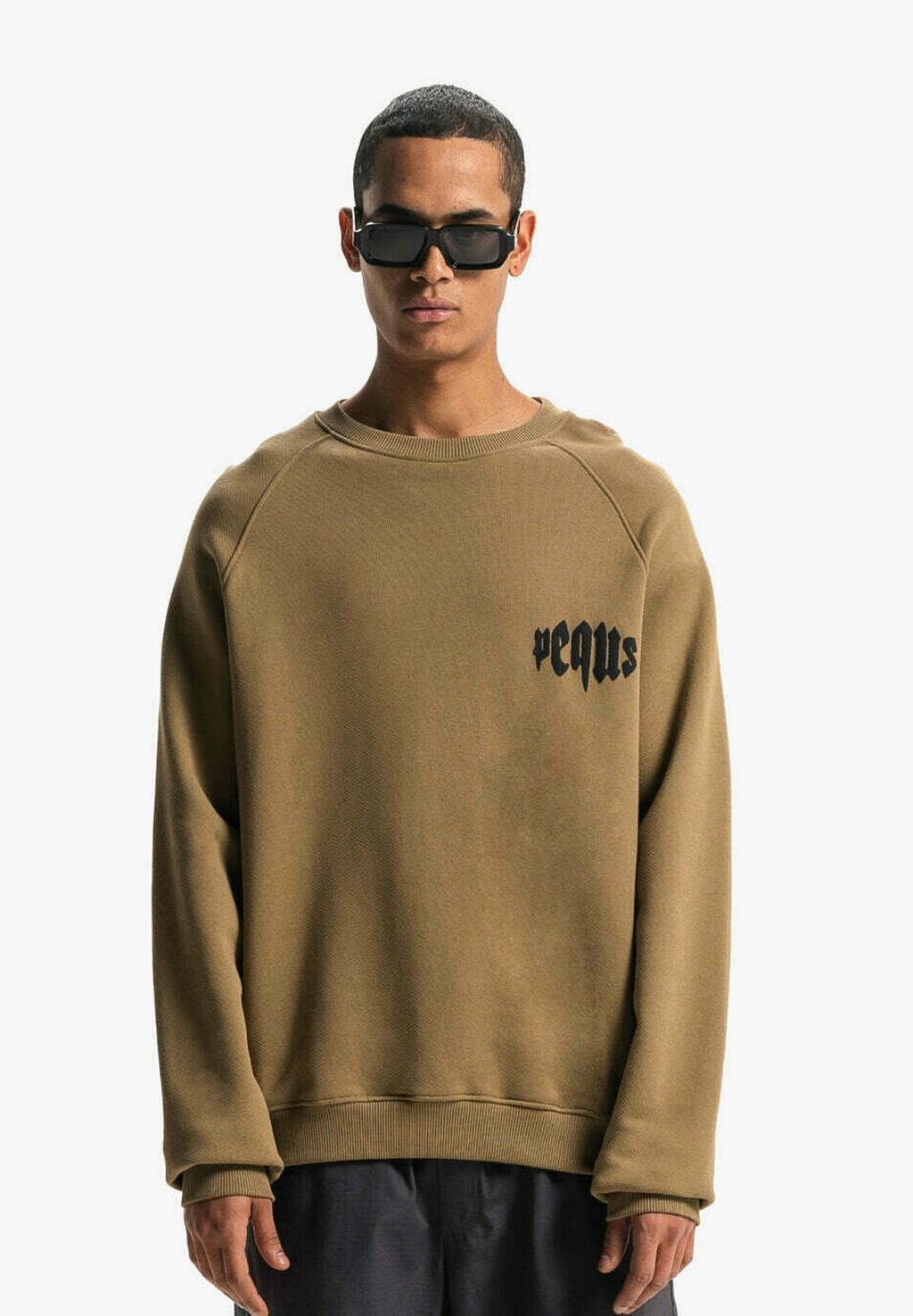 

Толстовка MYTHIC CHEST PEQUS, цвет olive green