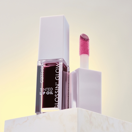 Тонизирующий бальзам для губ с увлажняющим эффектом Catrice Glossin' Glow Tinted Lip Oil, 070 Make A Move 4 ml — фото 2