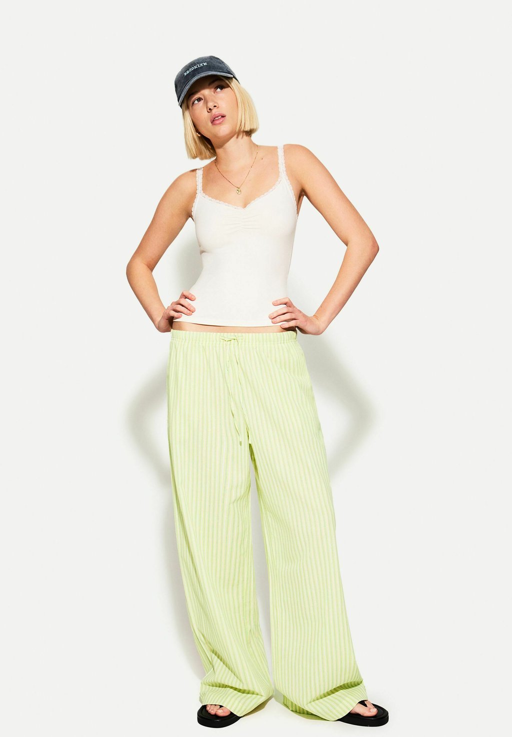 

Брюки WIDE-LEG Bershka, желтый