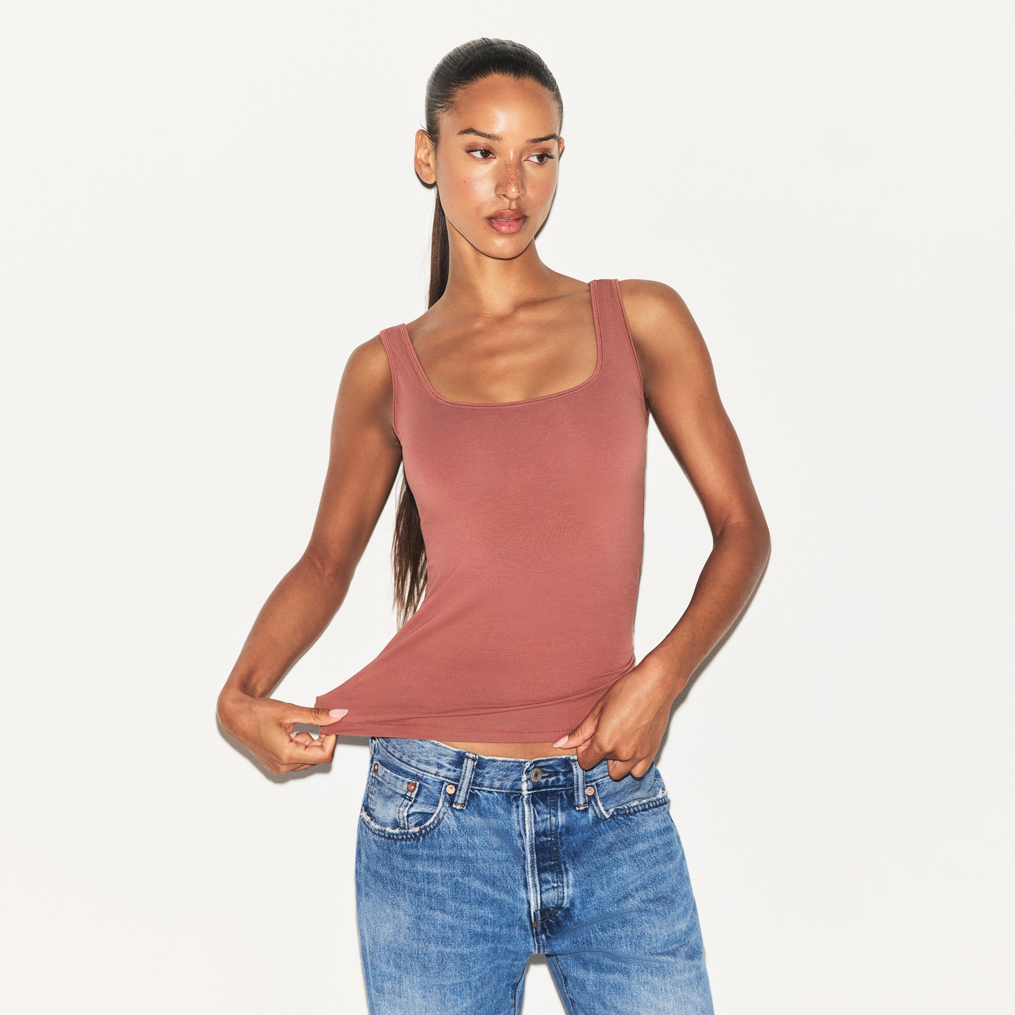 

Танк топ SKIMS COTTON JERSEY, цвет redwood