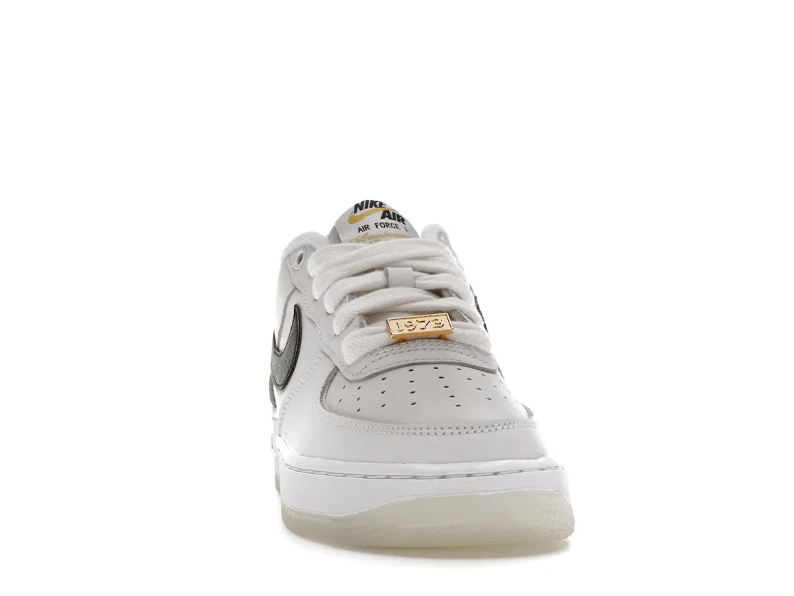 Детские кроссовки Lifestyle модели Nike Air Force 1 Low '07 Nike, White/Black-Metallic Gold — фото 2