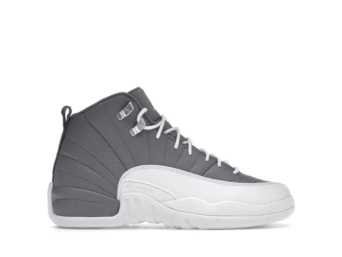 Детские кроссовки Lifestyle с верхом из кожи и замши Jordan 12 Retro, Stealth/White/Cool Grey