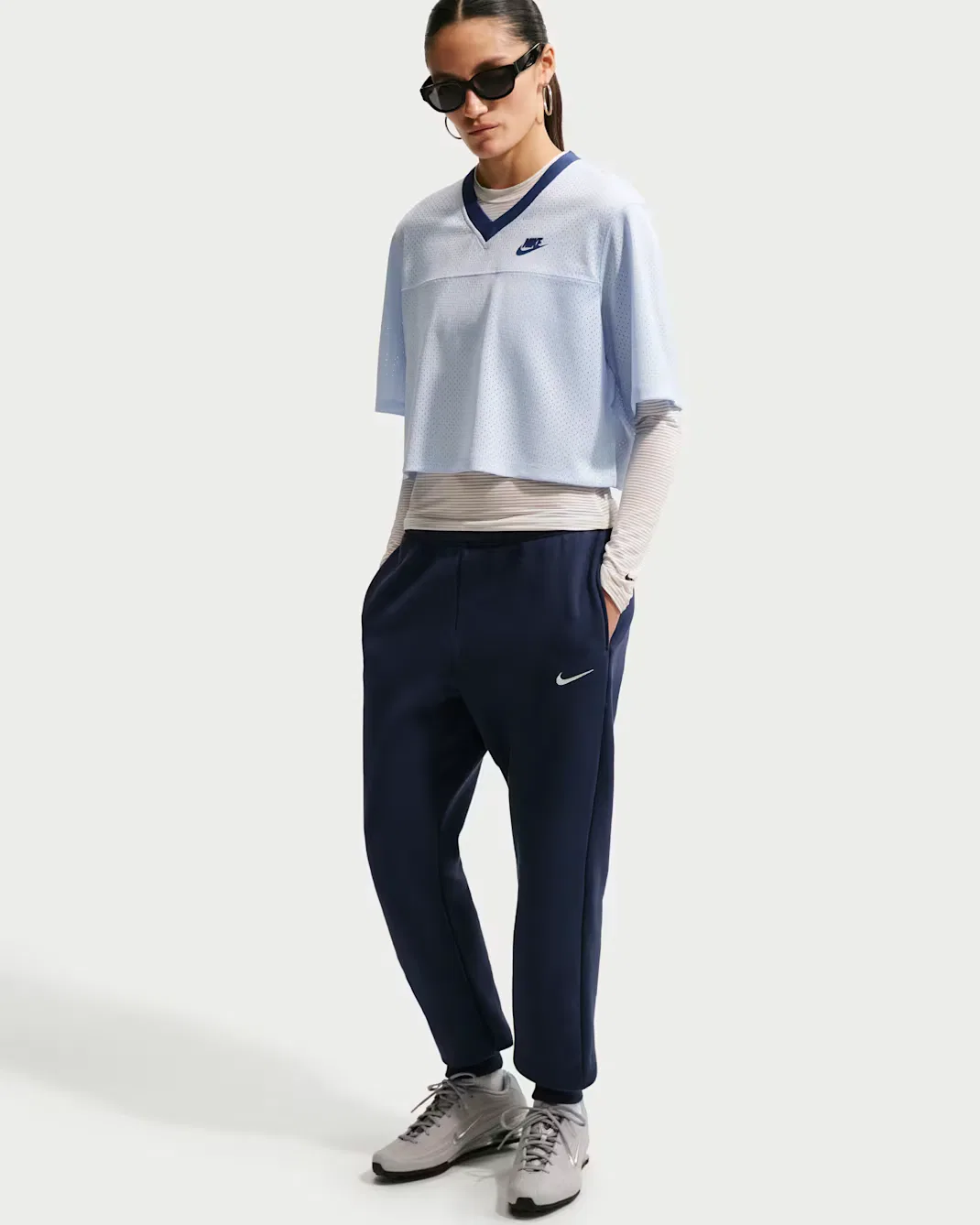 Женские спортивные брюки средней посадки Nike Studio Fleece Medium Weight, Midnight Navy/Sail — фото 4