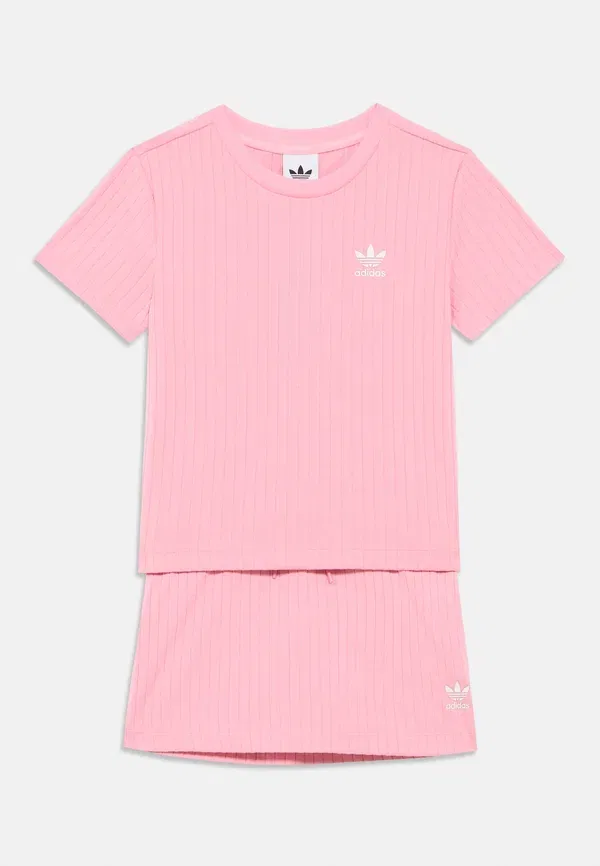 Детский комплект: юбка-шорты и простая футболка Adidas Originals, светло-розовый — фото 3