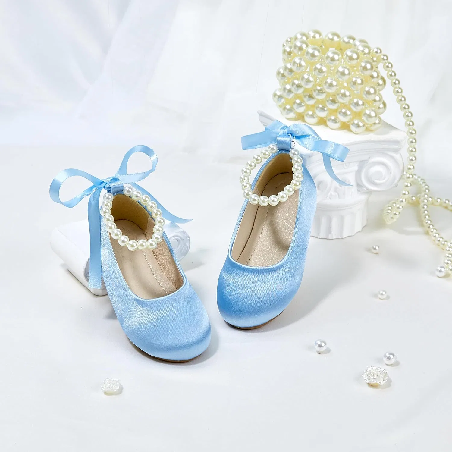 Детские туфли-балетки для девочек с жемчужным ремешком PHIRAMIN, Light Blue Pearl Strap — фото 2