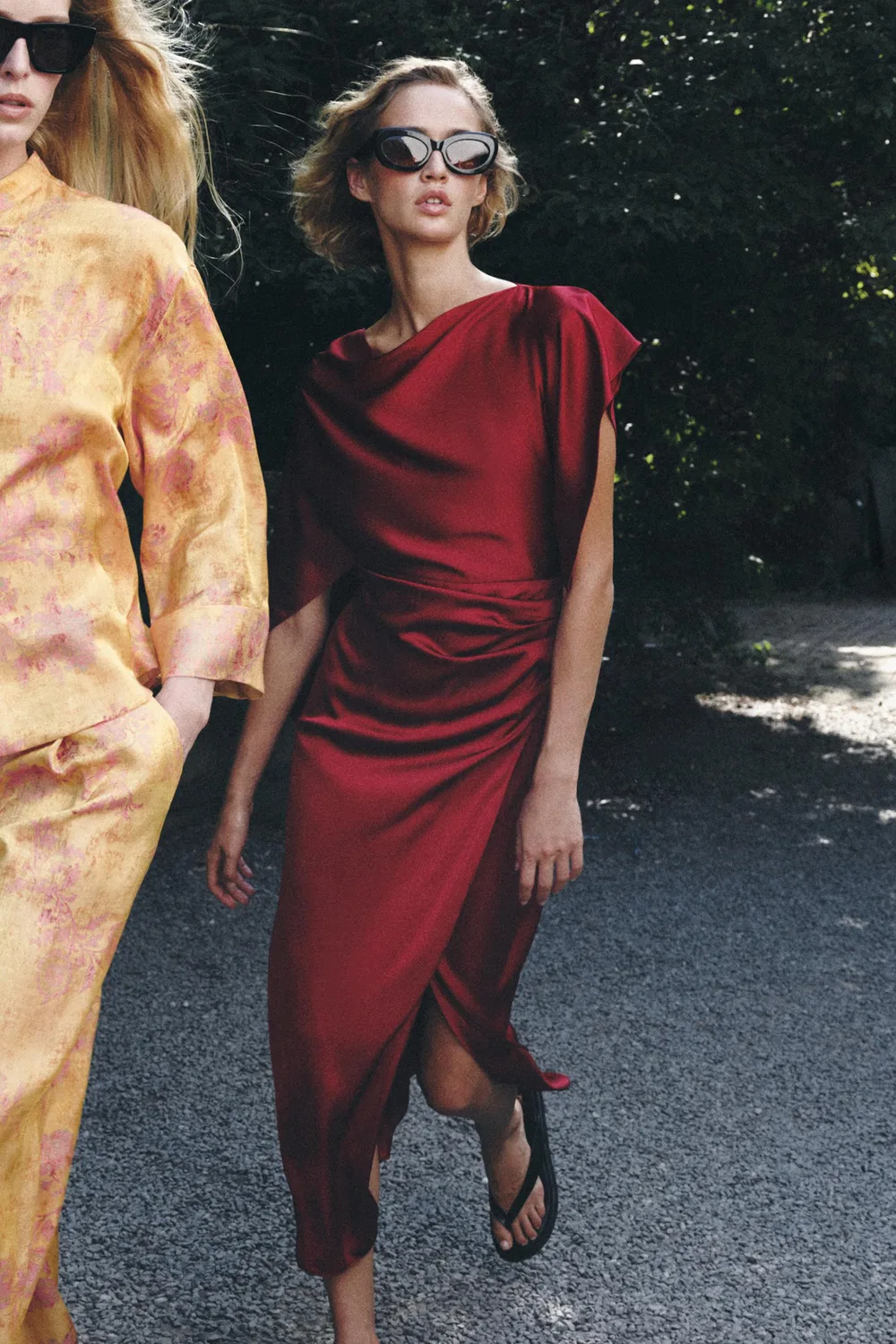 Атласное платье миди с накидкой ZARA, Mid-red