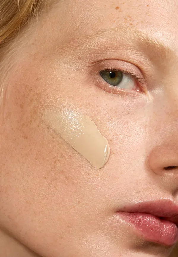 Тональный крем с пептидами Skinonym semi-matte peptide foundation Madara Ivory 30 мл MáDara, цвет #20 ivory — фото 3