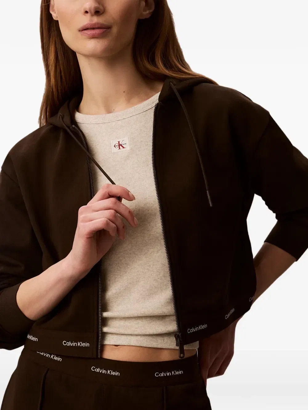 Укороченное худи на молнии с логотипом на тесьме Calvin Klein, коричневый — фото 3