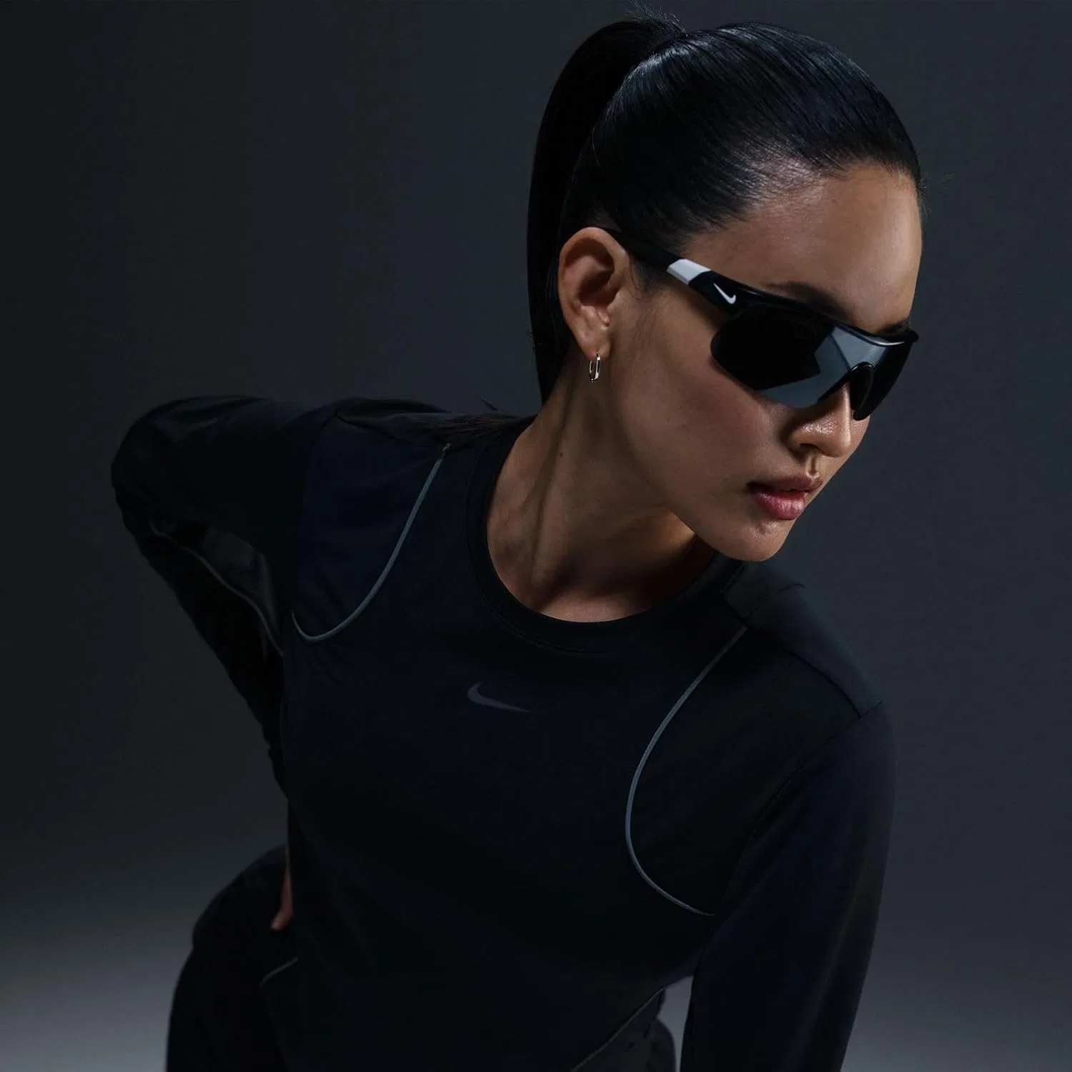 Женская беговая футболка с длинным рукавом Nike Running Division, Black — фото 4