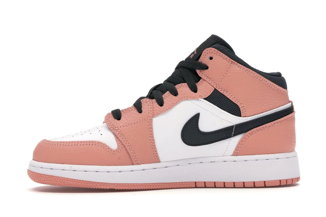 Детские кроссовки Lifestyle с кожаным верхом Jordan 1 Mid, Pink Quartz/Dark Smoke Grey-White — фото 3