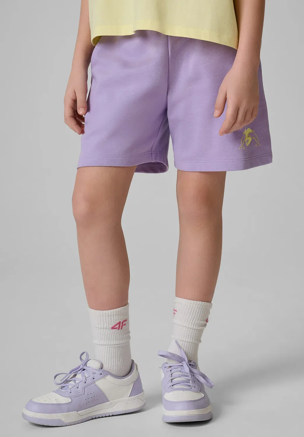 Spodenki dresowe dziewczęce - białe 122 (6-7 лат) - спортивные шорты 4F, Light Violet — фото 2