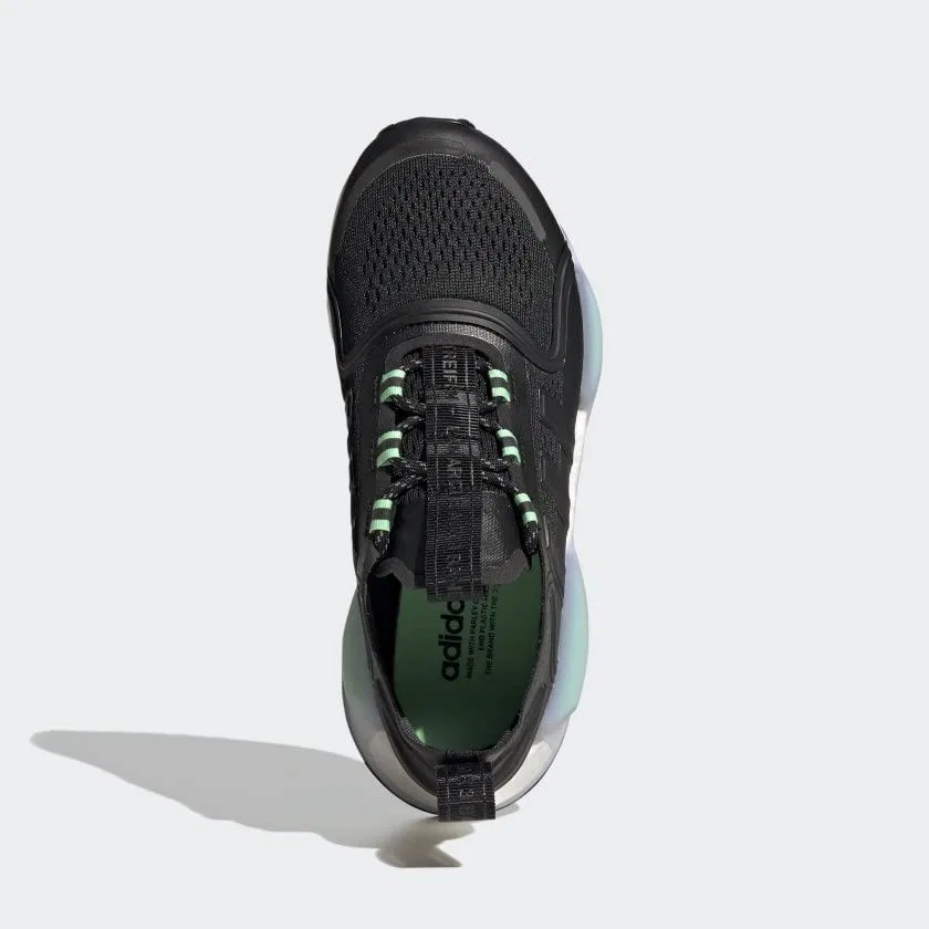 Детские кроссовки для мальчиков с технологией Boost NMD_R1 Adidas, Core Black Cloud White Beam Green — фото 2