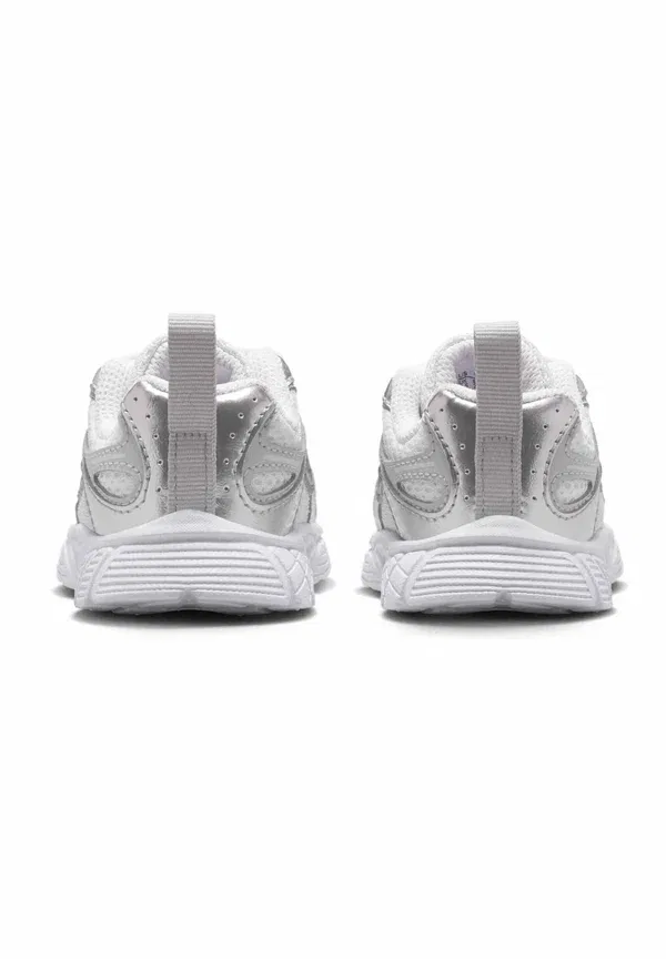 Кроссовки Mesh Nike Sportswear white, vast grey, metallic silver, malachite, белый/серый — фото 4