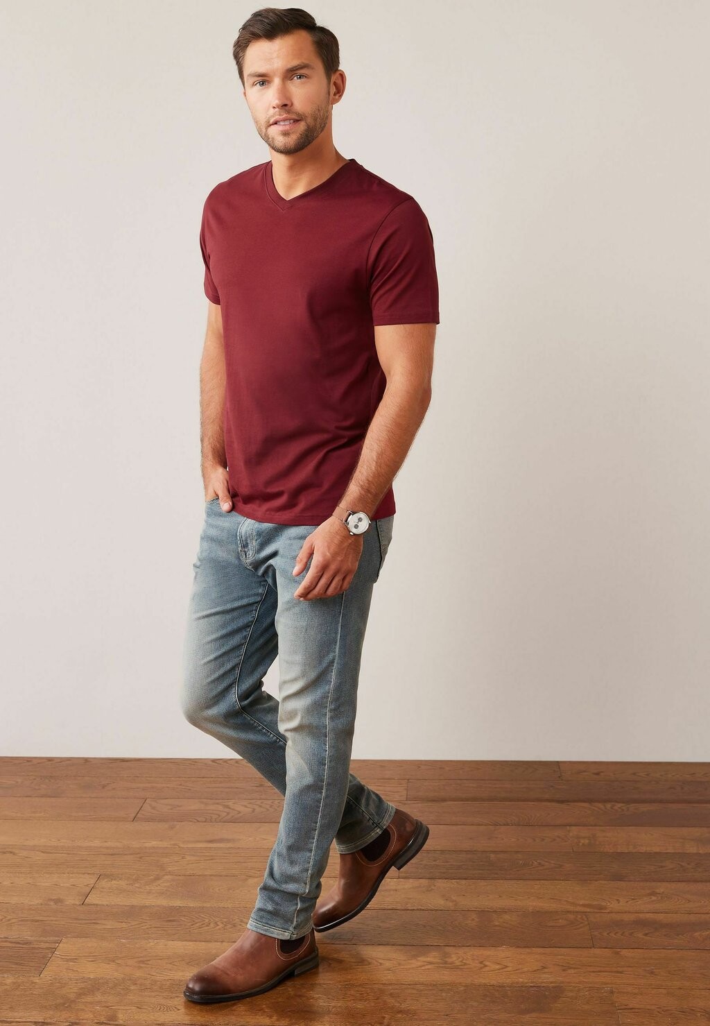 Базовая футболка Essential V-Neck Regular Fit Next, красный — фото 4