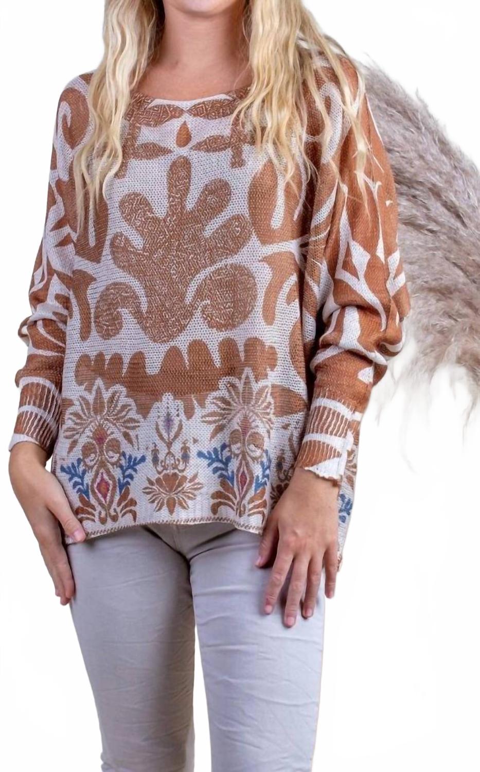 

GIGI MODA Свитер Emy Batwing с принтом Azulejo, цвет верблюжий