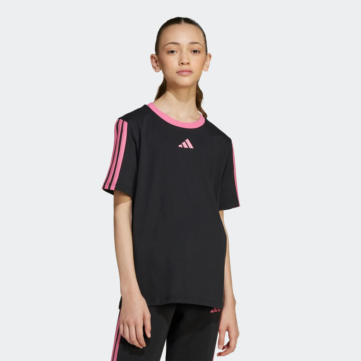 Спортивная футболка Adidas Sportswear Performance Shirt темно-синего цвета
