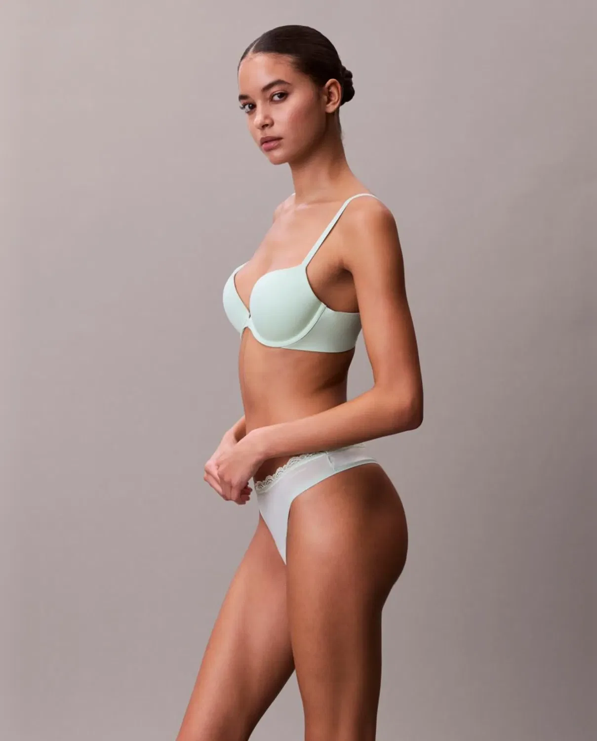 Женские трусы-танга из микрофибры с кружевом Calvin Klein, Verde — фото 4