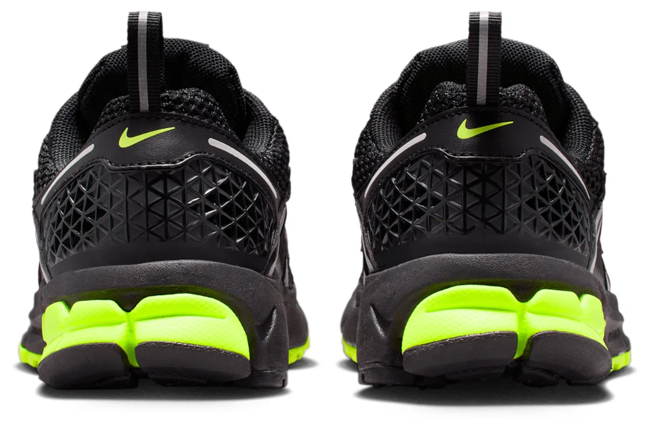 Кроссовки для мальчиков Vomero 5 Nike, цвет Volt/Black/Black — фото 3