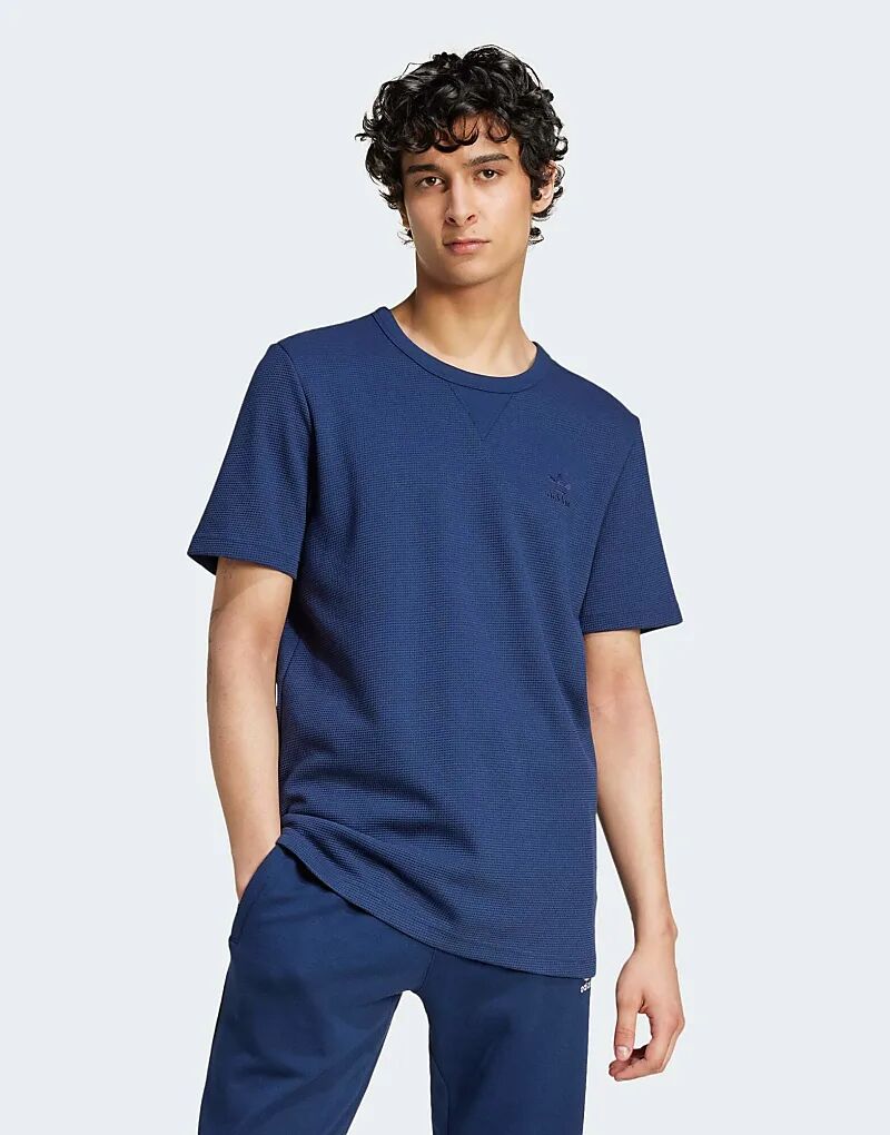 

Вафельная футболка Trefoil Essentials цвета ночной индиго adidas Originals
