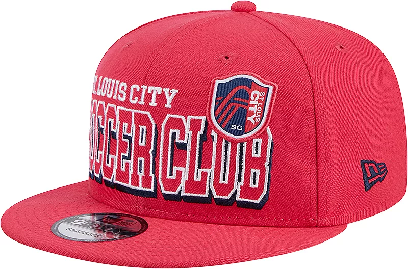 

Красная регулируемая шапка New Era для взрослых Сент-Луис Сити 2024 Gameday 9Fifty