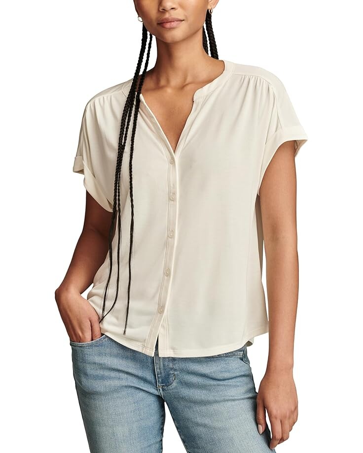 

Топ Lucky Brand Sandwash Short Sleeve Button Front Top, цвет Whisper White