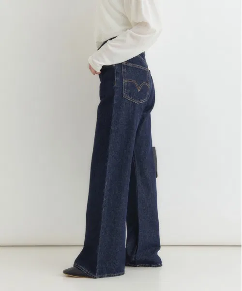 【Levi's】Джинсы средней длины свободного кроя, расклешенные книзу (удлиняют ноги / темно-синий цвет / оригинальные детали) — фото 3