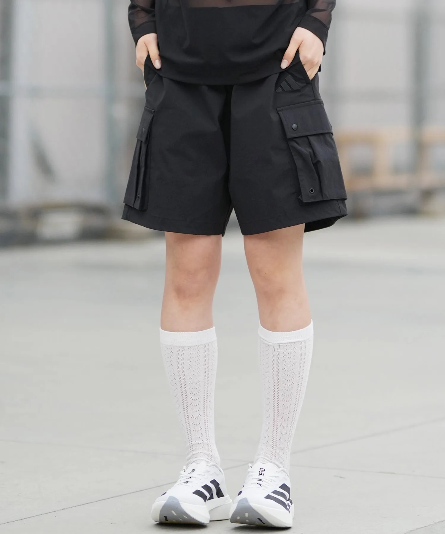 Женские шорты карго с водоотталкивающим покрытием W STADIUM C WOVEN CARGO HP DK863 adidas бежевые — фото 2