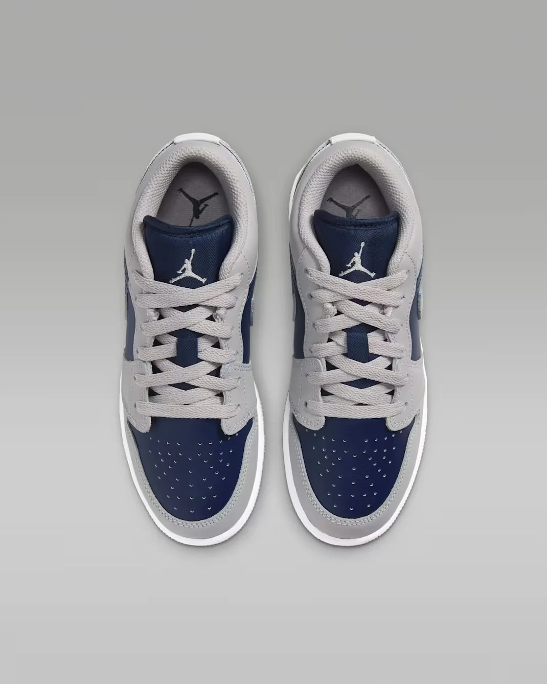 Кроссовки подростковые Nike Air Jordan 1 Low, серый/темно-синий — фото 3