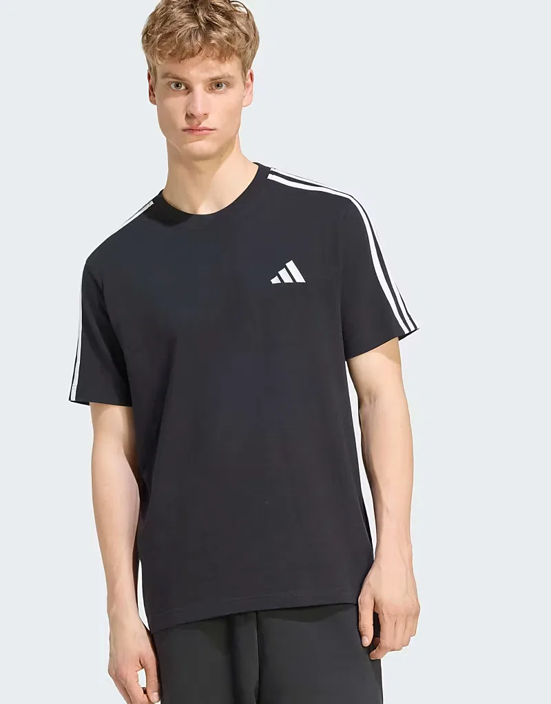 Футболка Adidas Performance Essentials с тремя полосками, расположенными на левой стороне груди, черно-белая