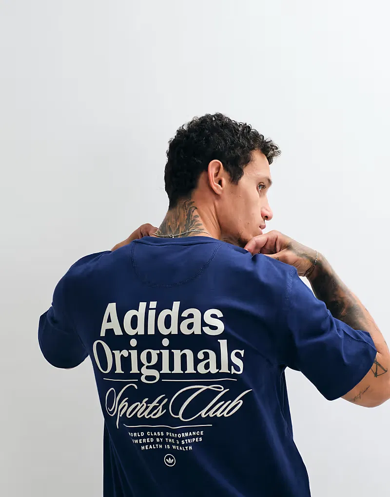 Футболка Adidas Originals с принтом спортивного клуба на спине, темно-синий