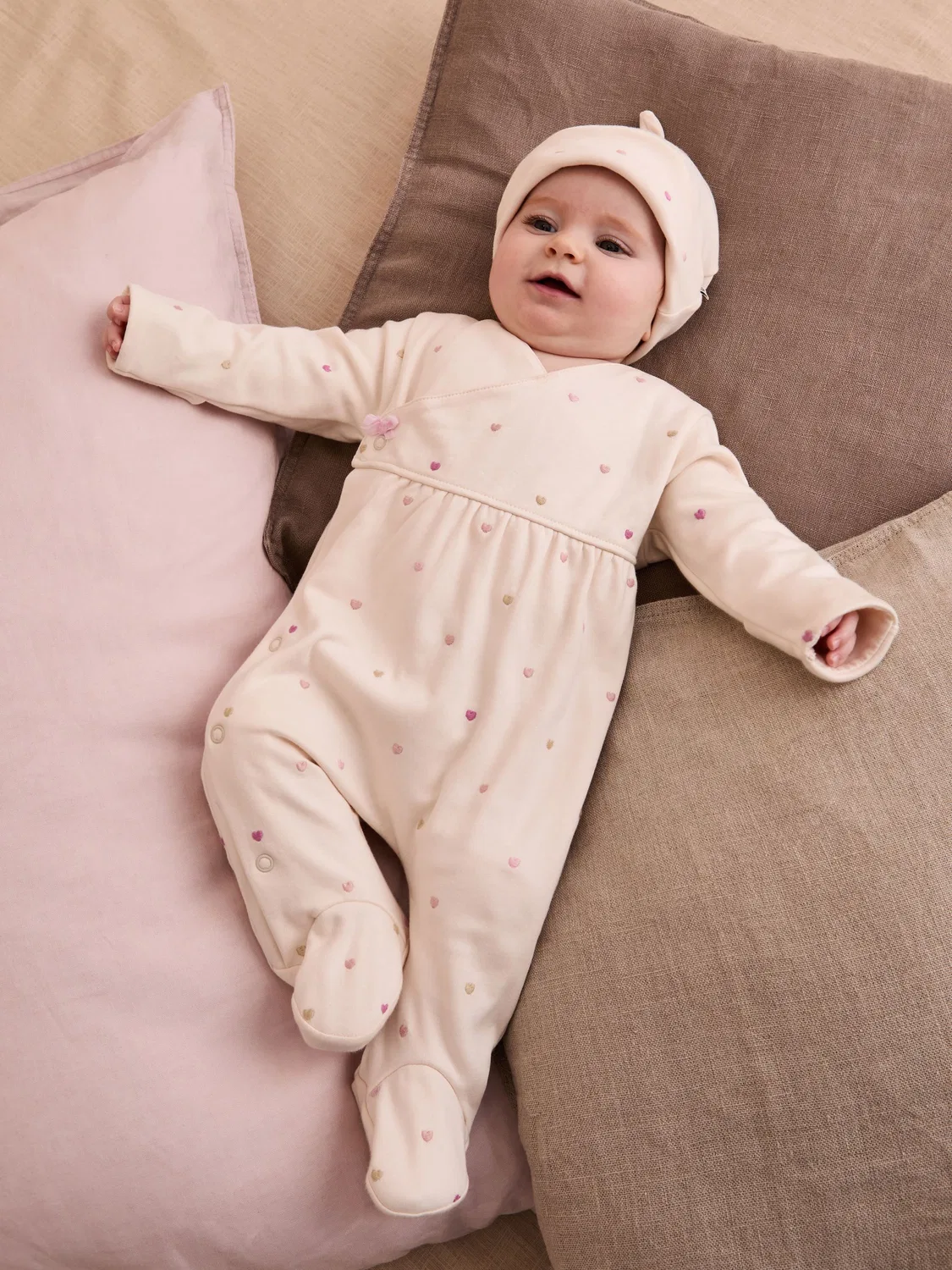 Комплект для сна из 2 предметов с вышивкой сердца Jojo Maman Bébé, кремовый