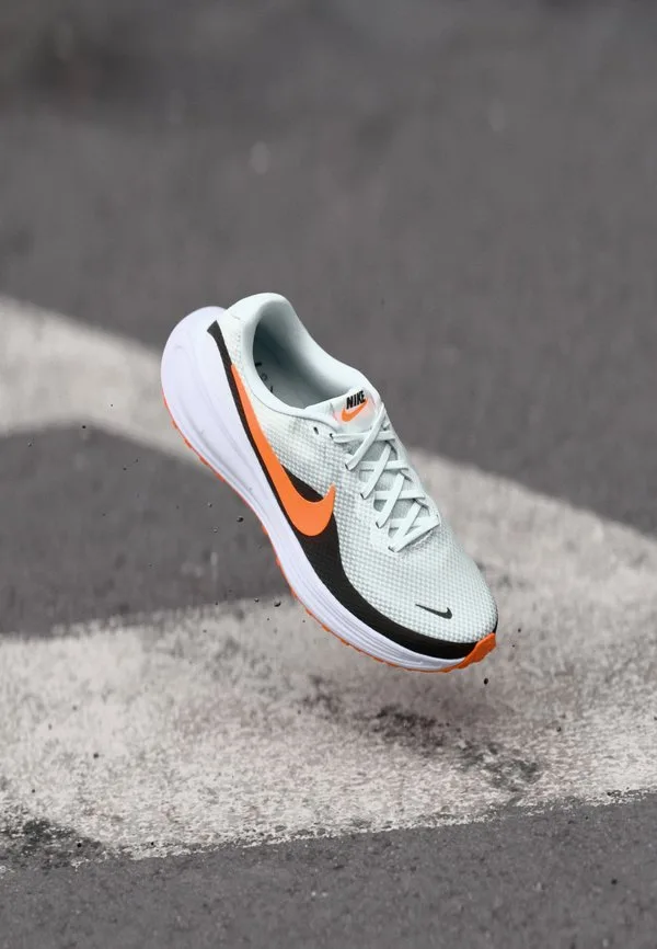 Кроссовки для бега по шоссе revolution 8 Nike Performance, Off White/Total Orange/White/Black/Anthracite