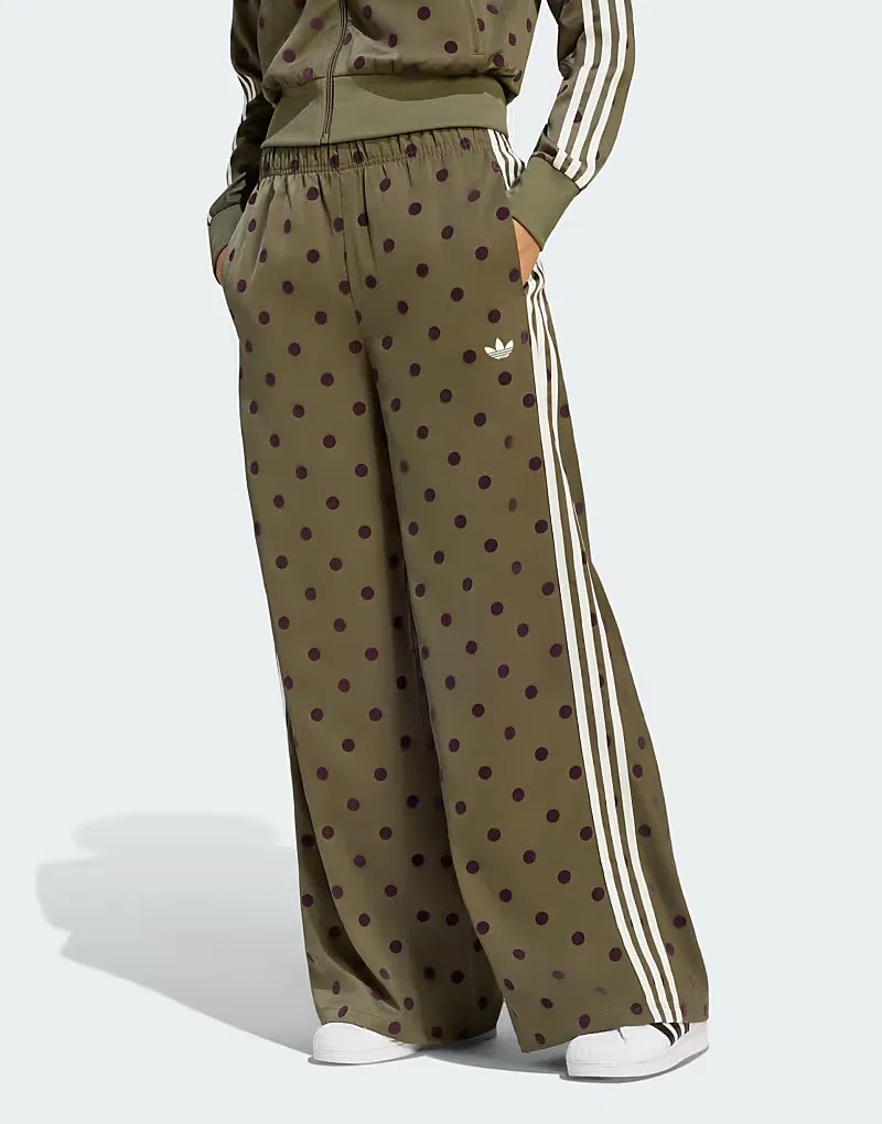 Брюки Adidas Originals Satin polka dots с широкими штанинами, оливковый
