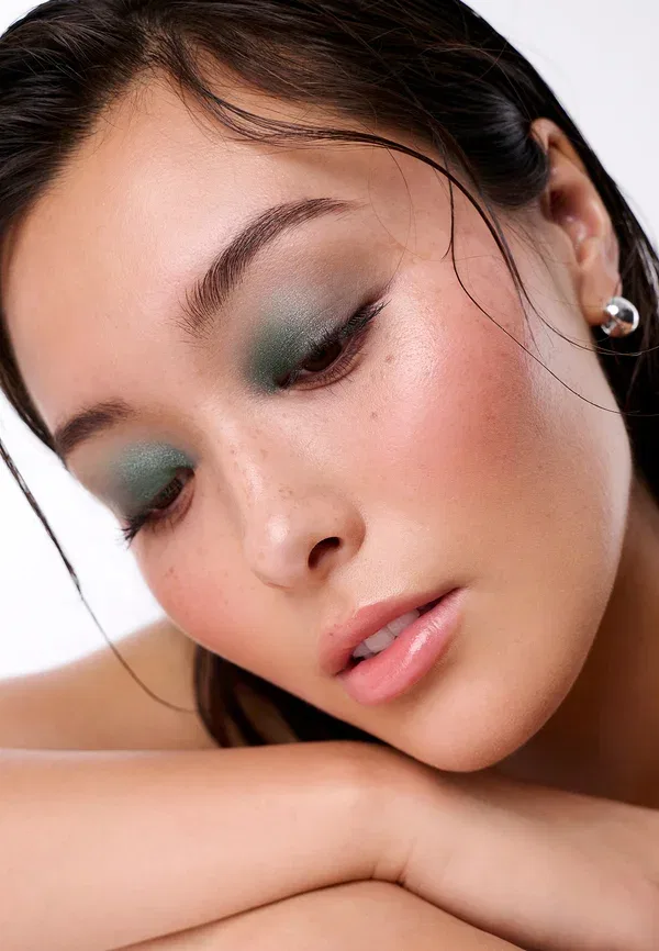 Тени для век Stick, 1.4 г, Iykyk eyeshadow stick, Wonderskin, Green Smoke — фото 3