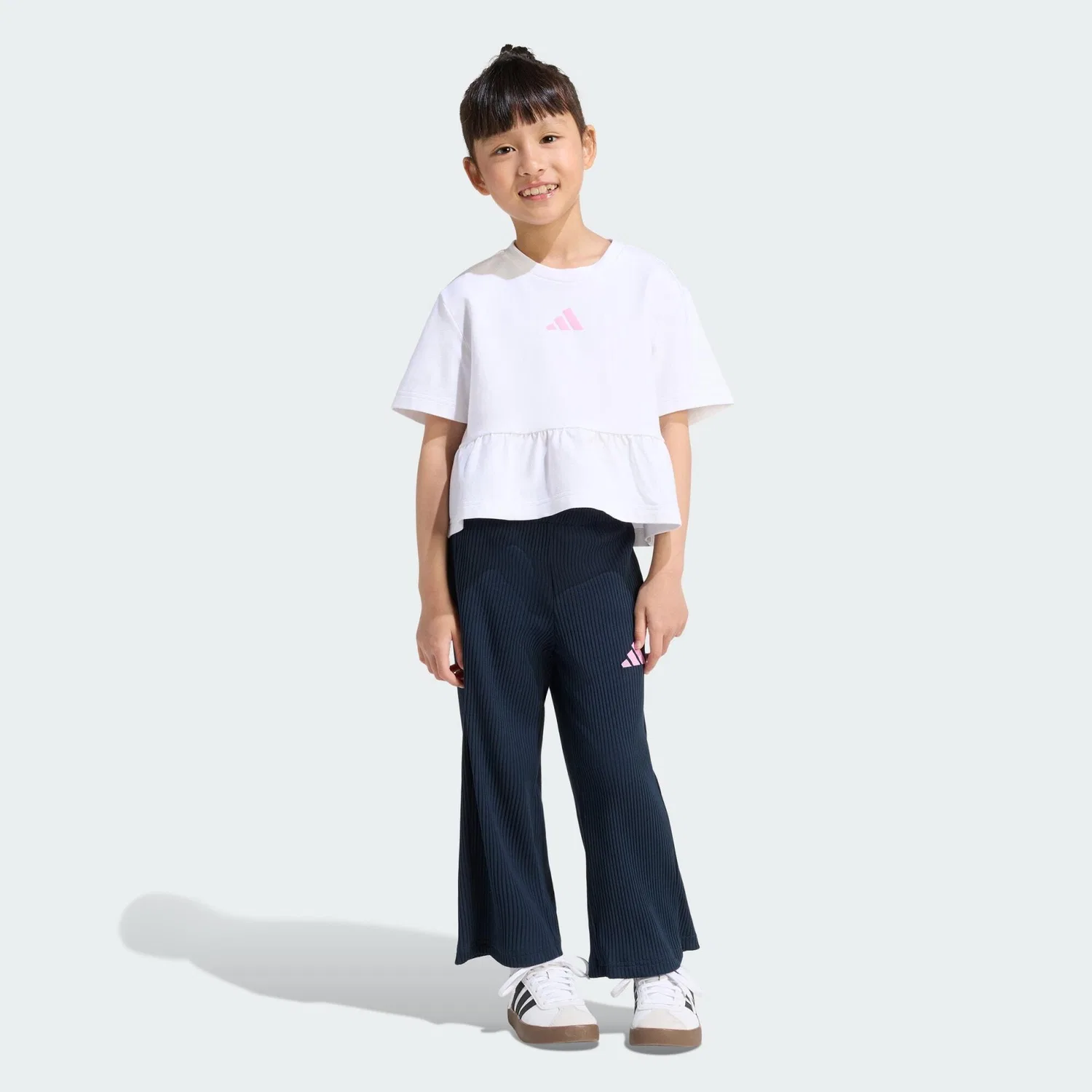 Женский спортивный комплект с рюшами Seasonals Sweat Ruffles Set Adidas, Weiss Rosa