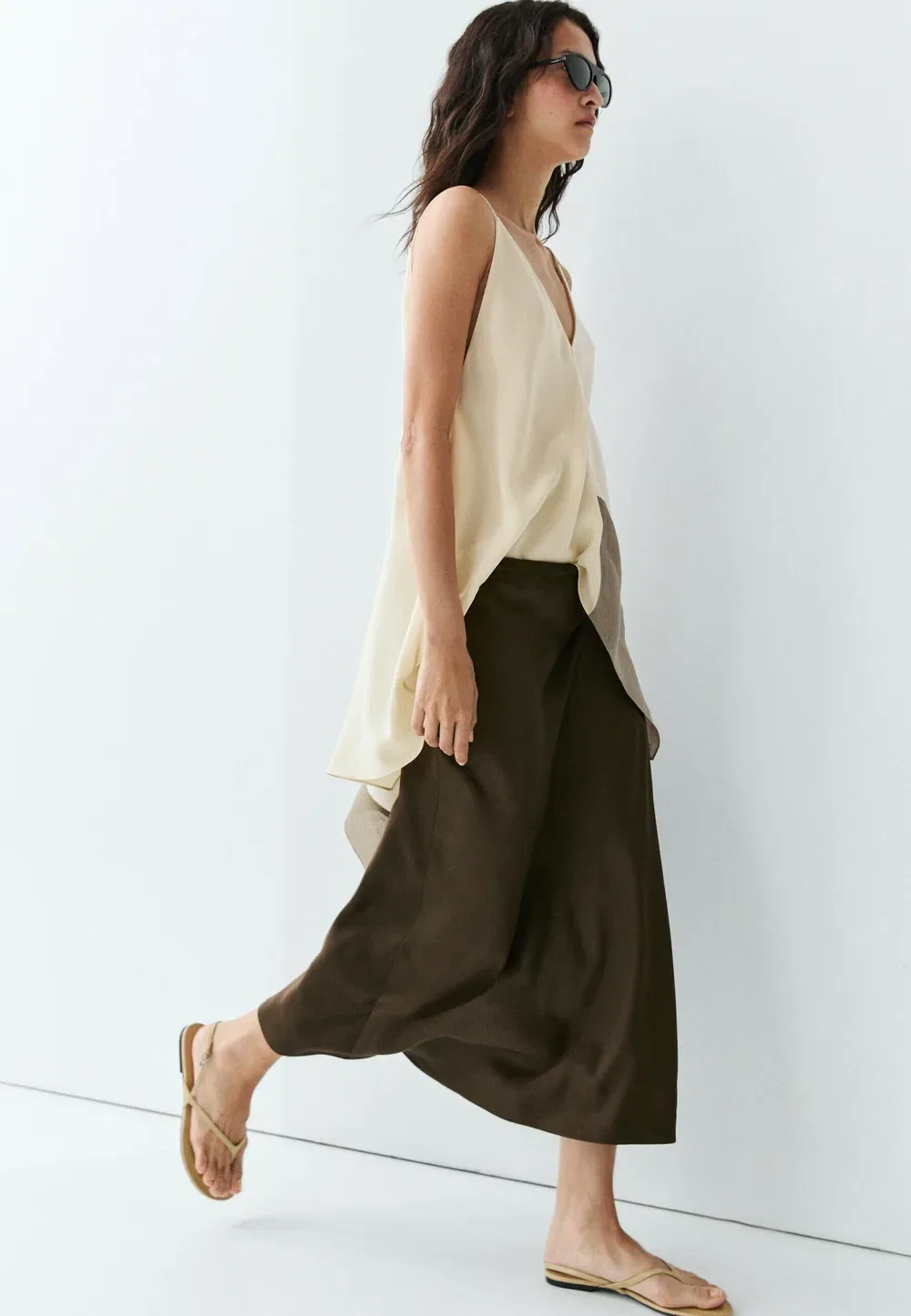 Струящаяся атласная юбка - юбка А-силуэта Massimo Dutti, Dark Brown — фото 3