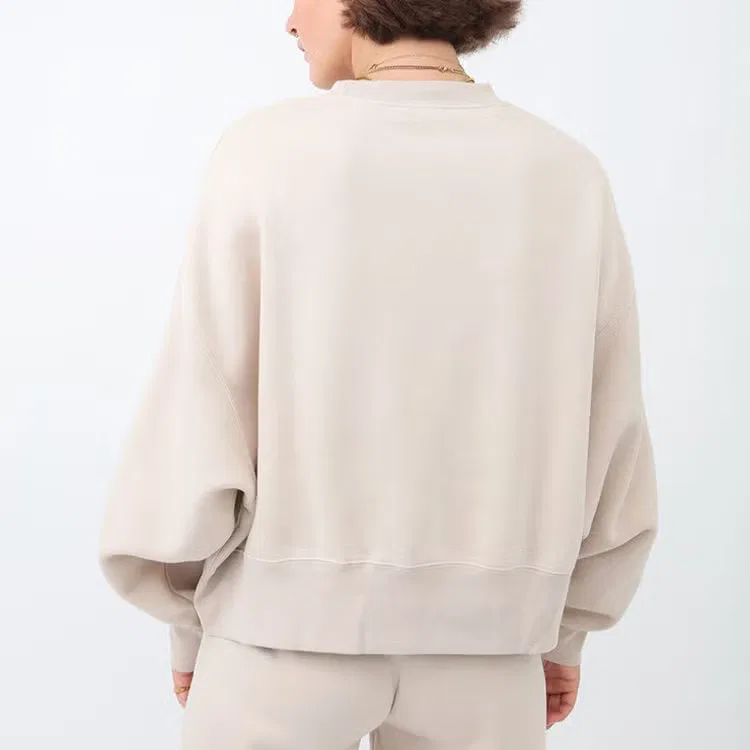 Свитшот из флиса с длинным рукавом Sportswear Essential Nike, бежевый — фото 4