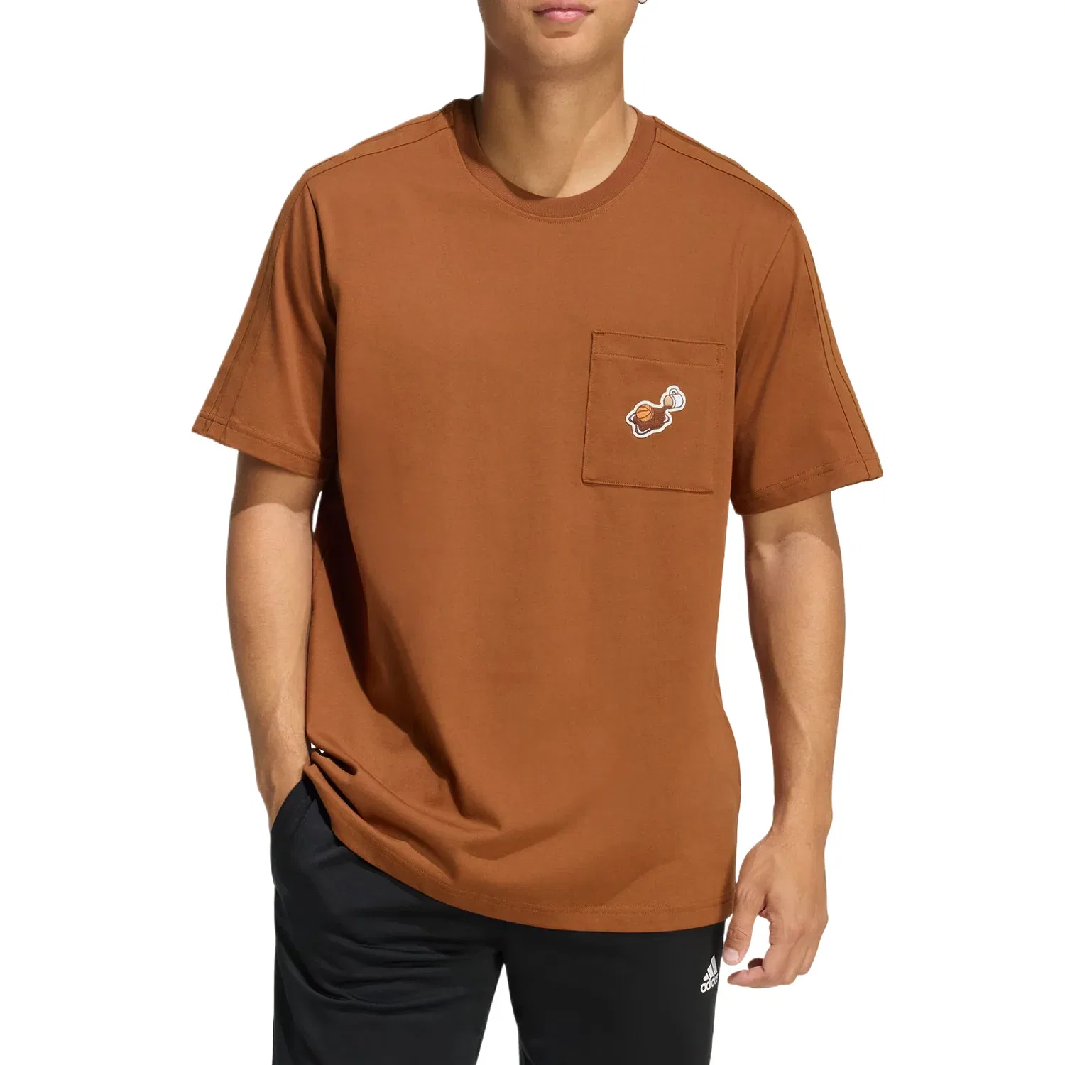 Мужская футболка Lux Coffee Cafe Hoop Pocket Graphic T-Shirt 'Dusky Bronze' adidas, Dusky Bronze — фото 2