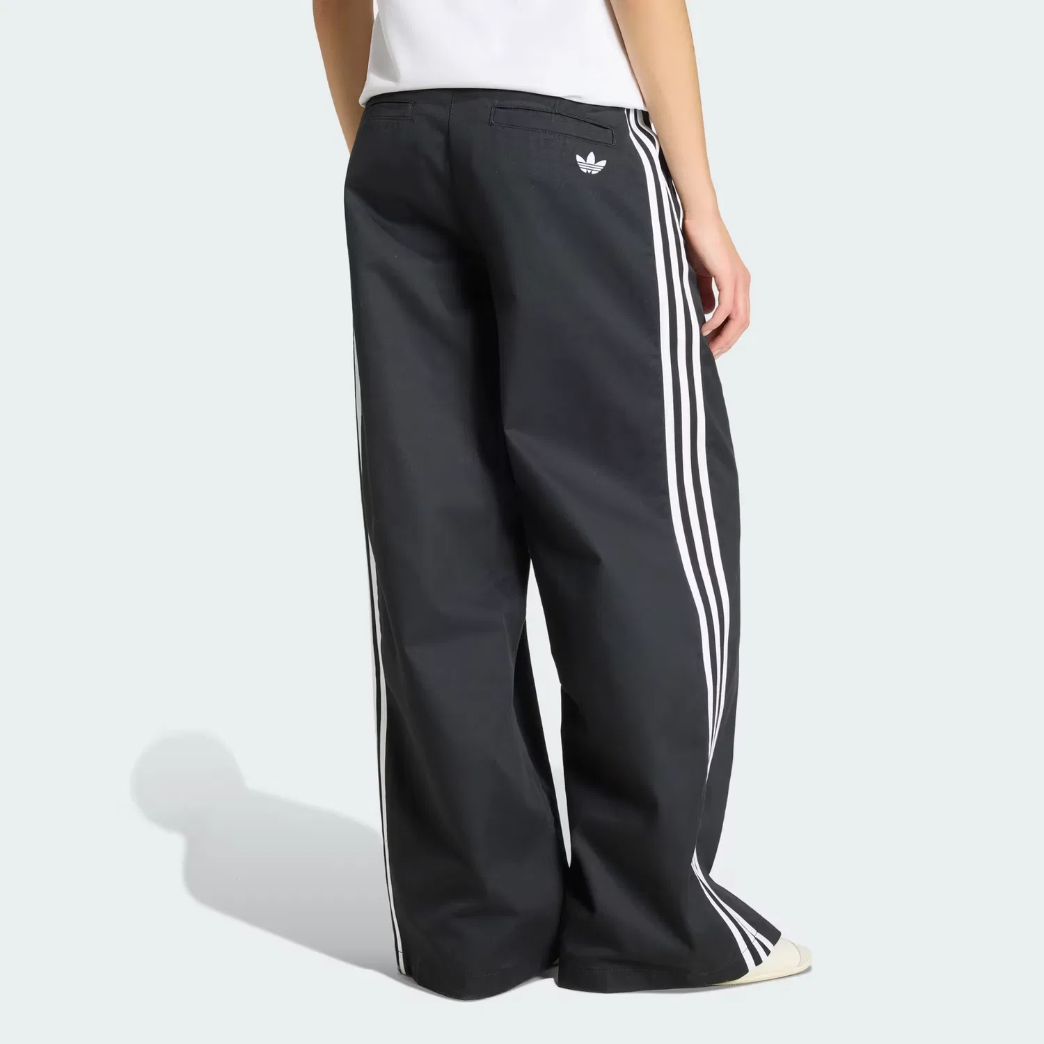 Женские брюки свободного кроя Tailored Pant Adidas Originals, черный/белый — фото 2