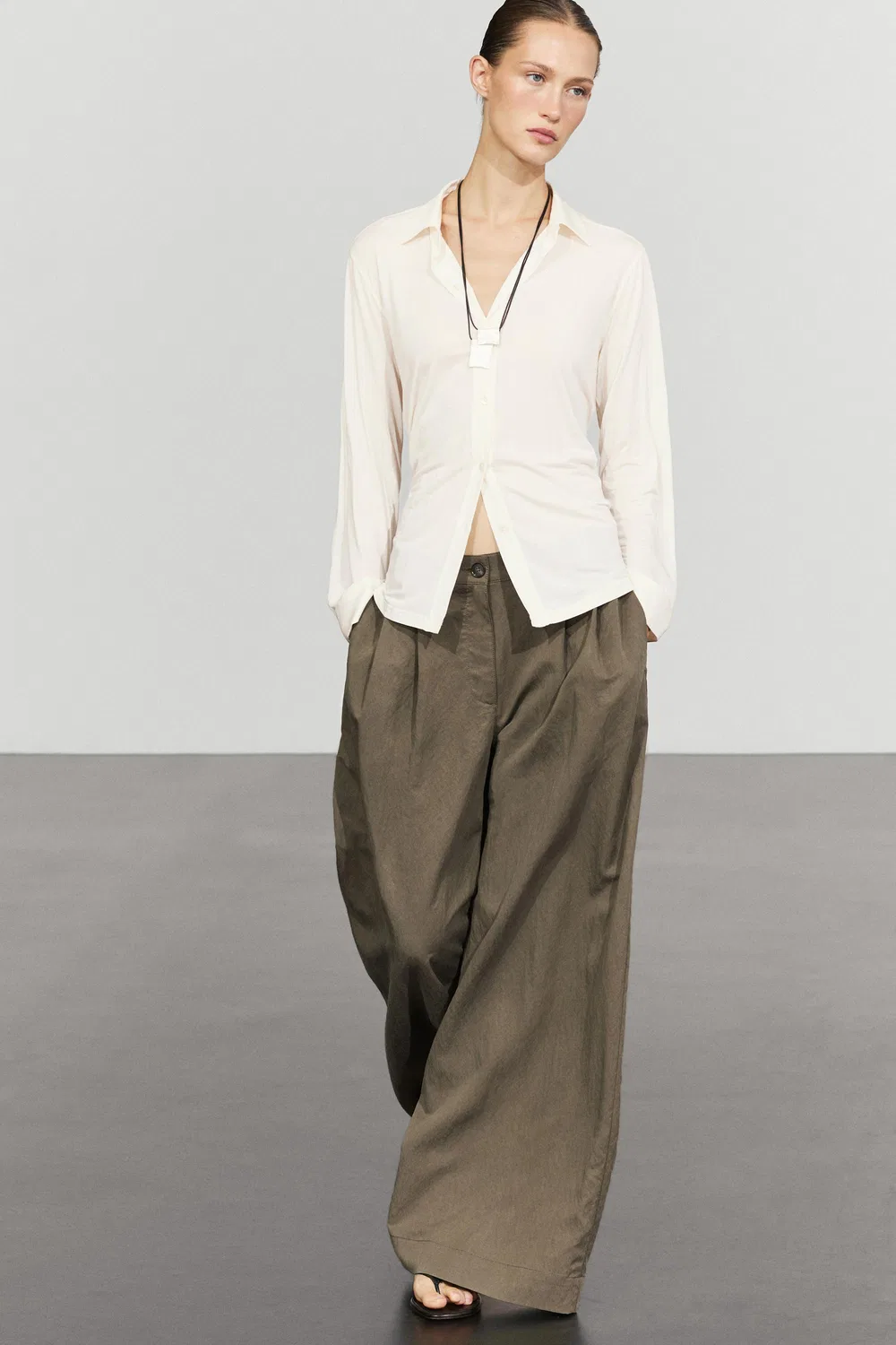 Брюки Massimo Dutti, технические, широкие, со складками, Mole Brown — фото 4