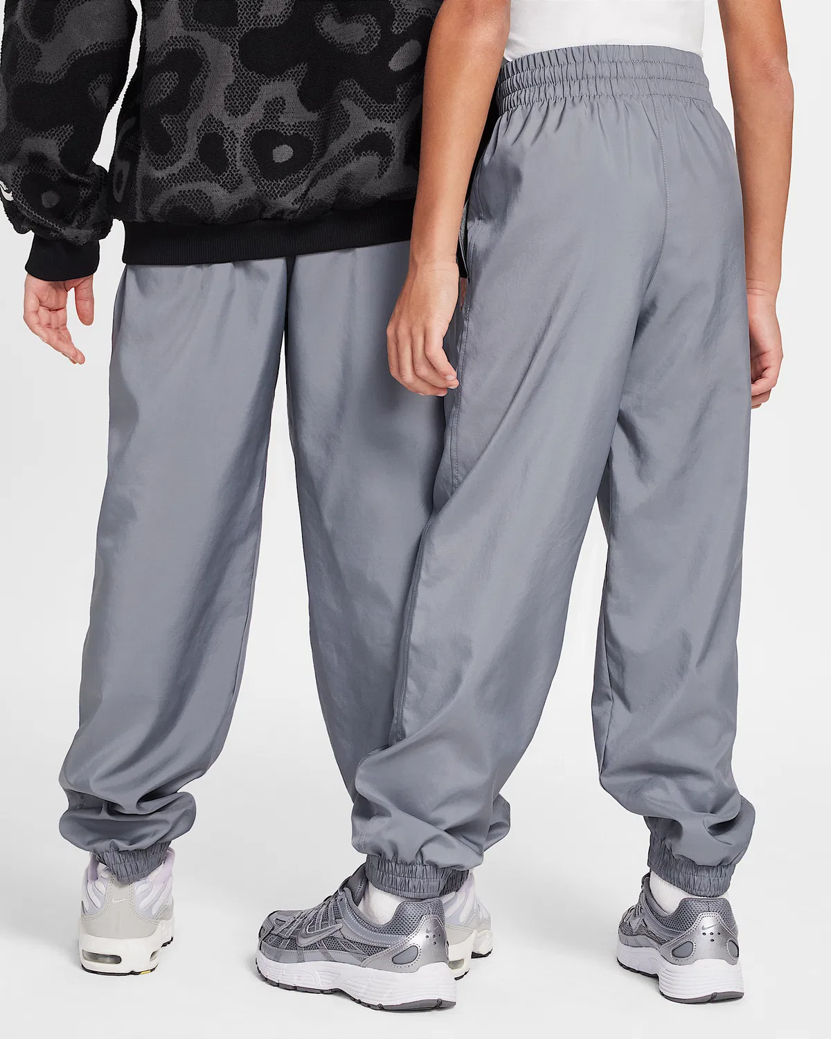 Детские спортивные штаны Nike Sportswear Club, Smoke Grey/White — фото 2