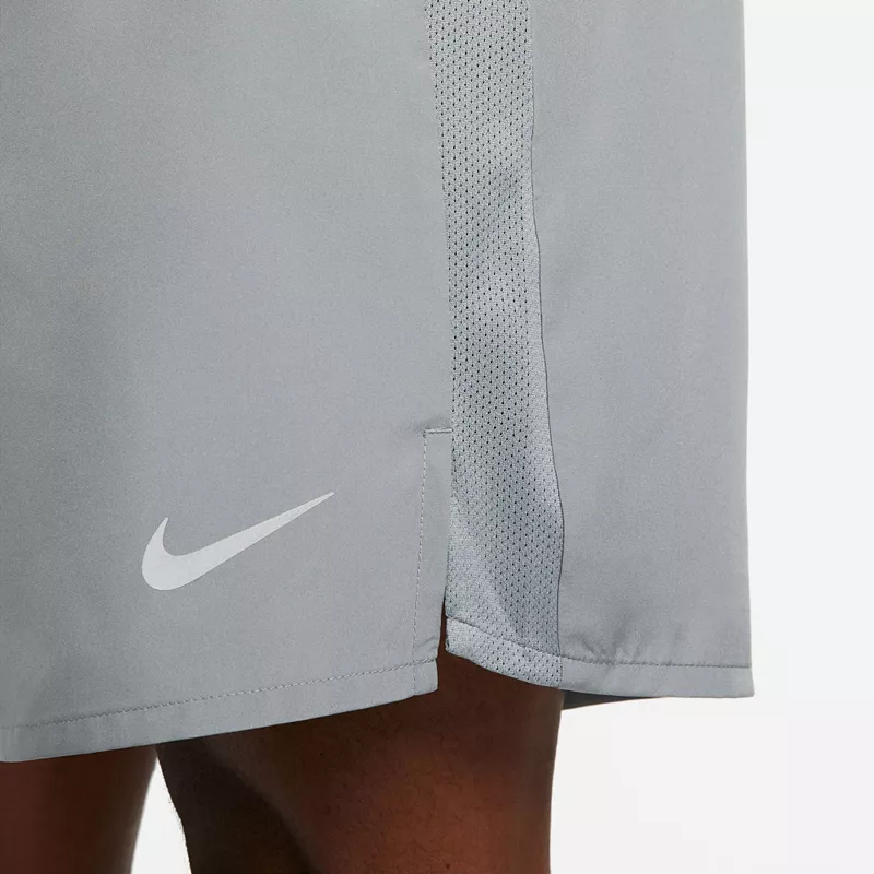 Мужские универсальные шорты Nike Dri-FIT Challenger 7 дюймов с короткой подкладкой, серый — фото 4