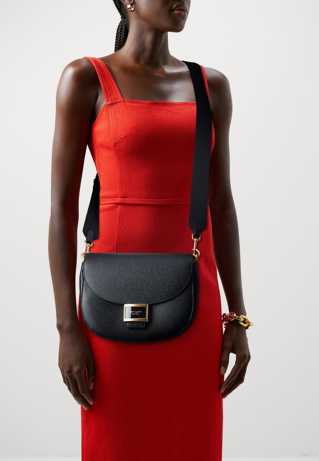 

Сумочка Katy Textured Convertible Saddle Bag kate spade new york, черная