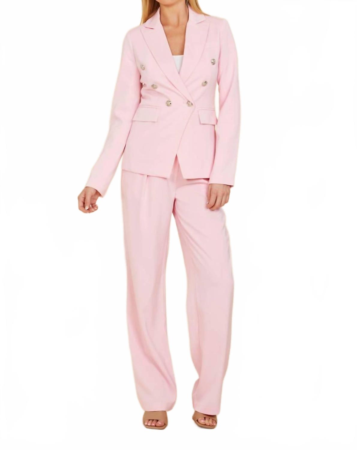 

Двубортный пиджак в розовом цвете DELUC