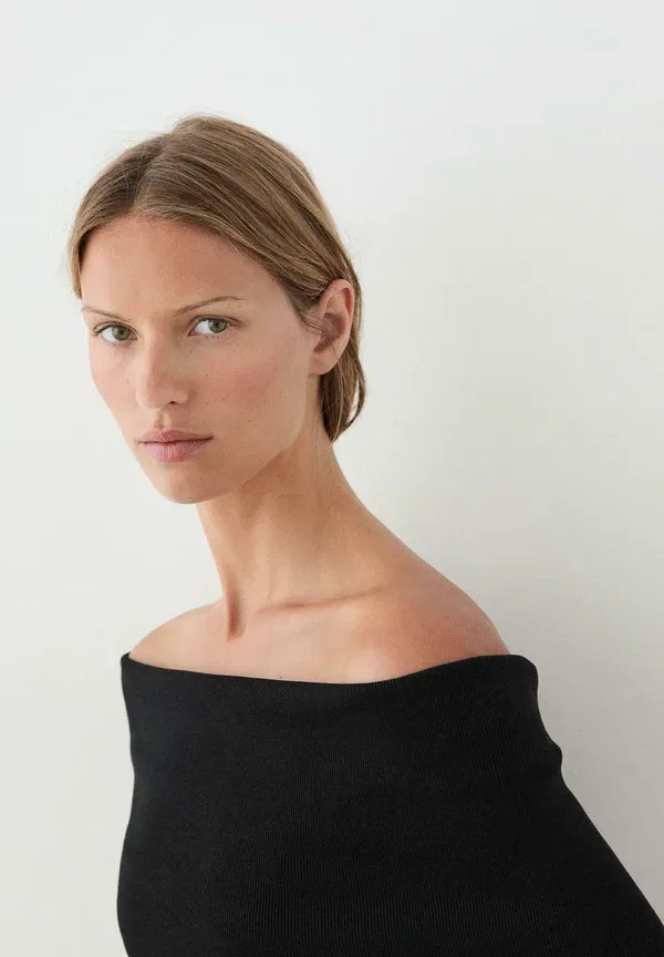 Топ с открытыми плечами из вискозы и полиамида Off-the-Shoulder top Massimo Dutti, черный — фото 3