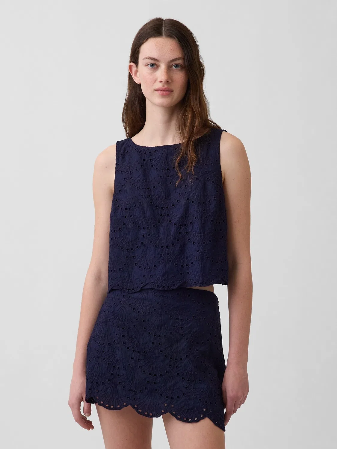 Жилет-топ с вышивкой Gap Navy Eyelet Crop Shell Vest, темно-синий
