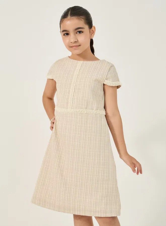 Платье-трапеция из твида с сумкой через плечо Tweed a-line dress Styli, светло-бежевый — фото 3