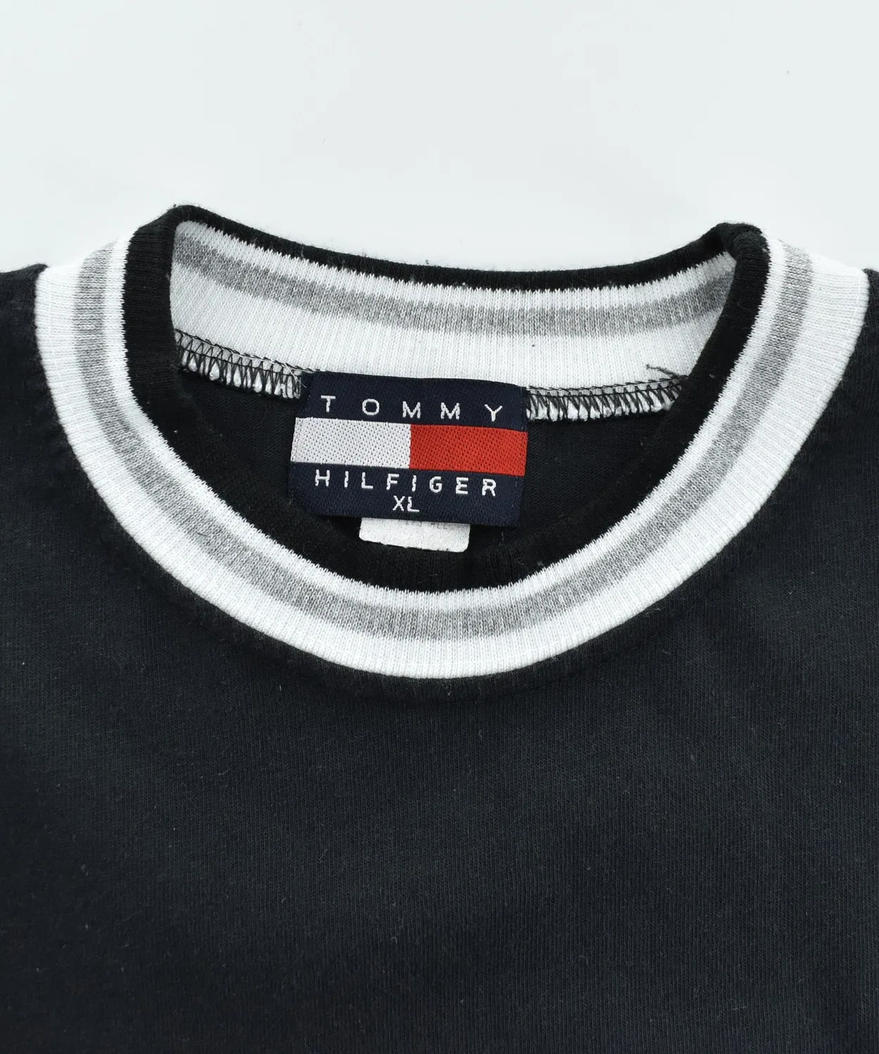 Винтажная футболка Tommy Hilfiger с логотипом, черная — фото 3
