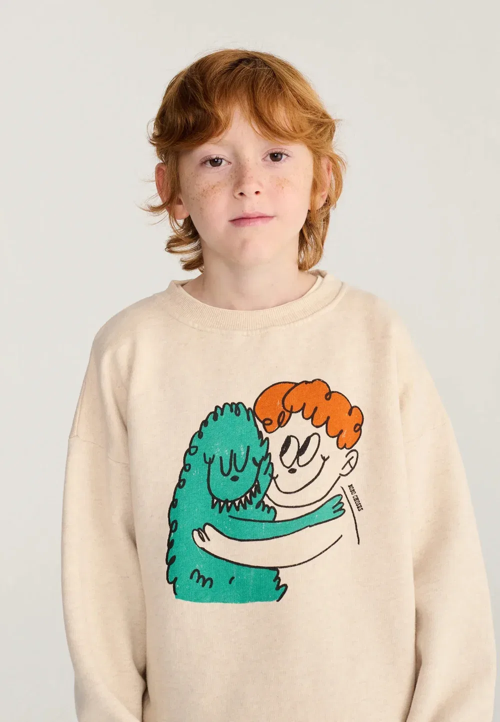 Толстовка унисекс с изображением волосатого монстра, обнимающего кого-нибудь Bobo Choses, Off-White — фото 2